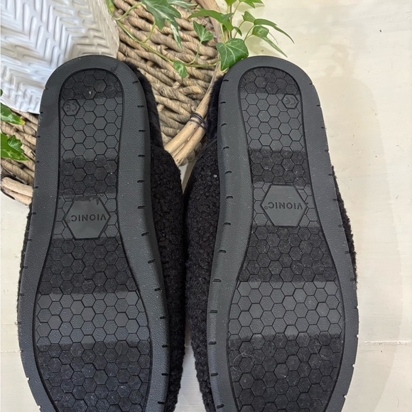 New Vionic Caressa Faux Fur slippers, black, size 8, no box - Picture 5 of 5